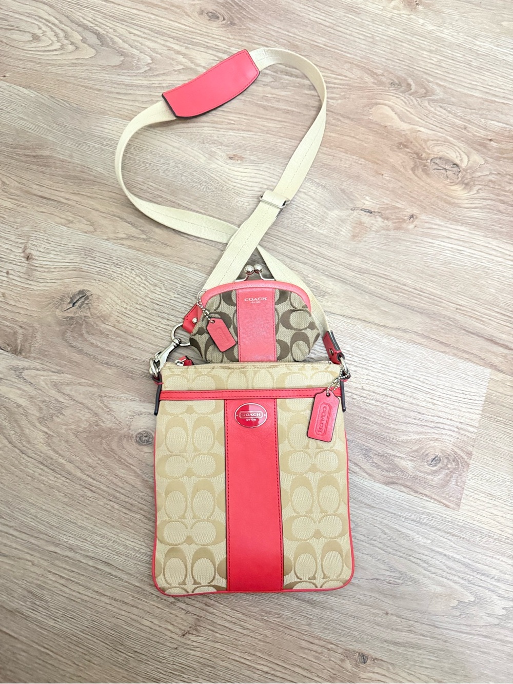 Coach Signature Crossbody & Kisslock Coin Purse Set | Khaki & Coral Pink